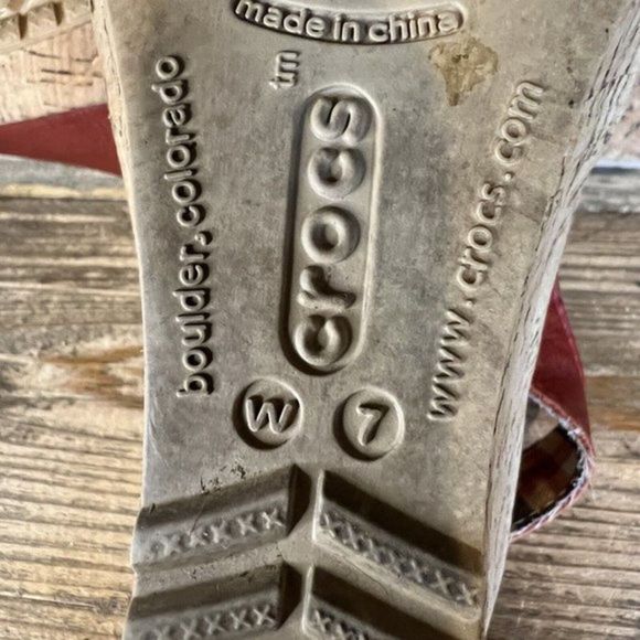 Womens Crocs A-Leigh Red Leather Wedge Heeled Sandals Slingback Size‎ 7 M GUC - Picture 6 of 6